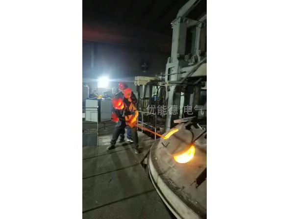 电弧炉冶炼现场视频