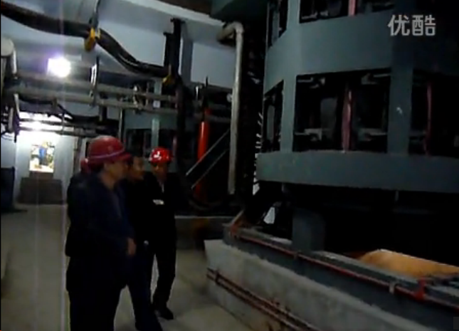 On site video of medium frequency furnace smelting