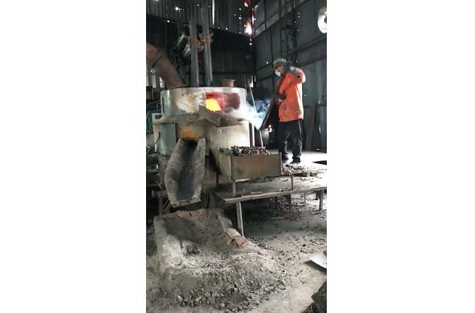 On site video of electric arc furnace smelting